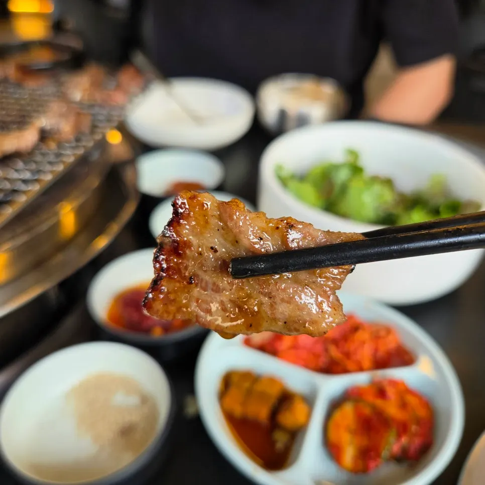 육즙이 흐르는 마농 갈비살 구이