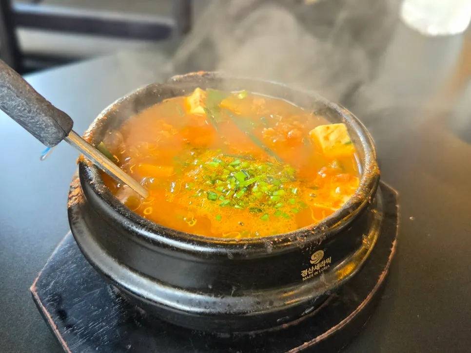 진한 국물의 돌격한우된장찌개