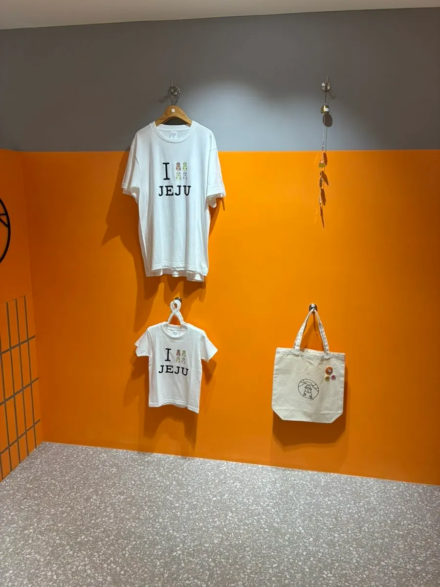 색깔이 다른 돌하르방 마들렌