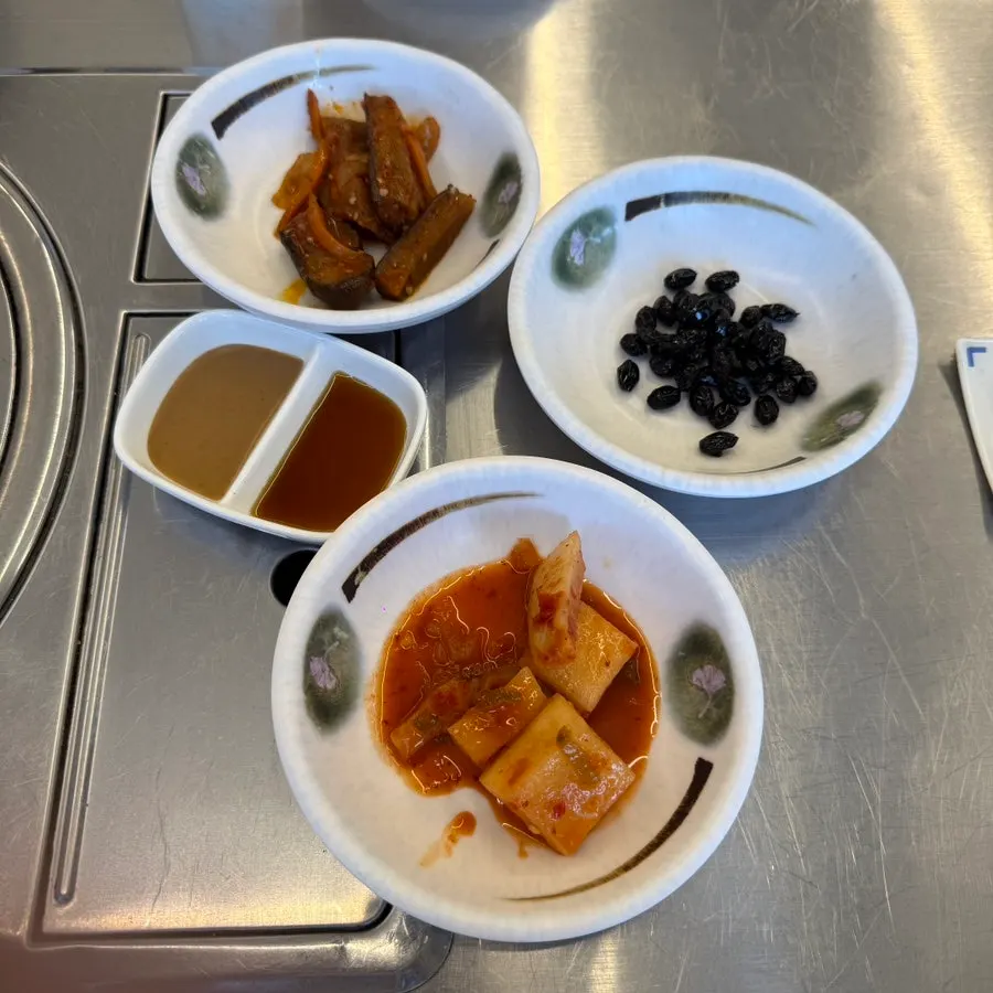 Side dishes and the self-service bar