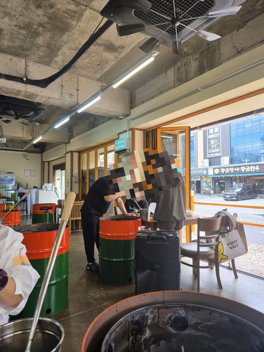 드럼통솥뚜껑닭도리탕 출입구