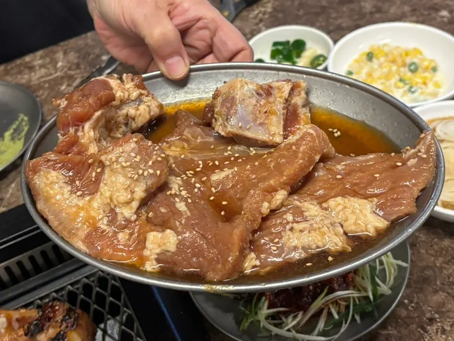Marinated ribs served with ssam vegetables