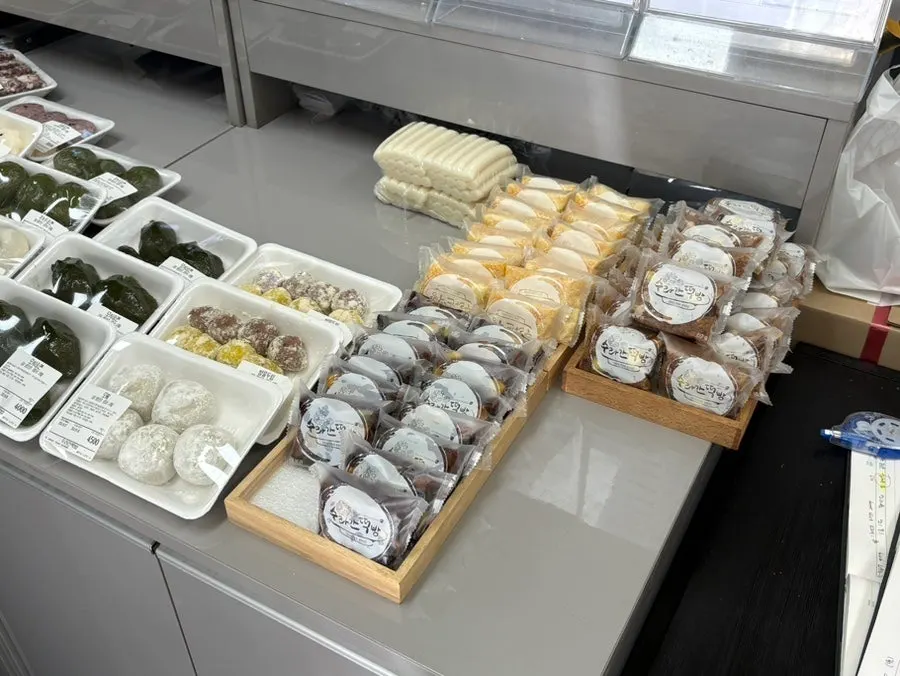 Rice cake display shelves inside Suragan Tteokbang