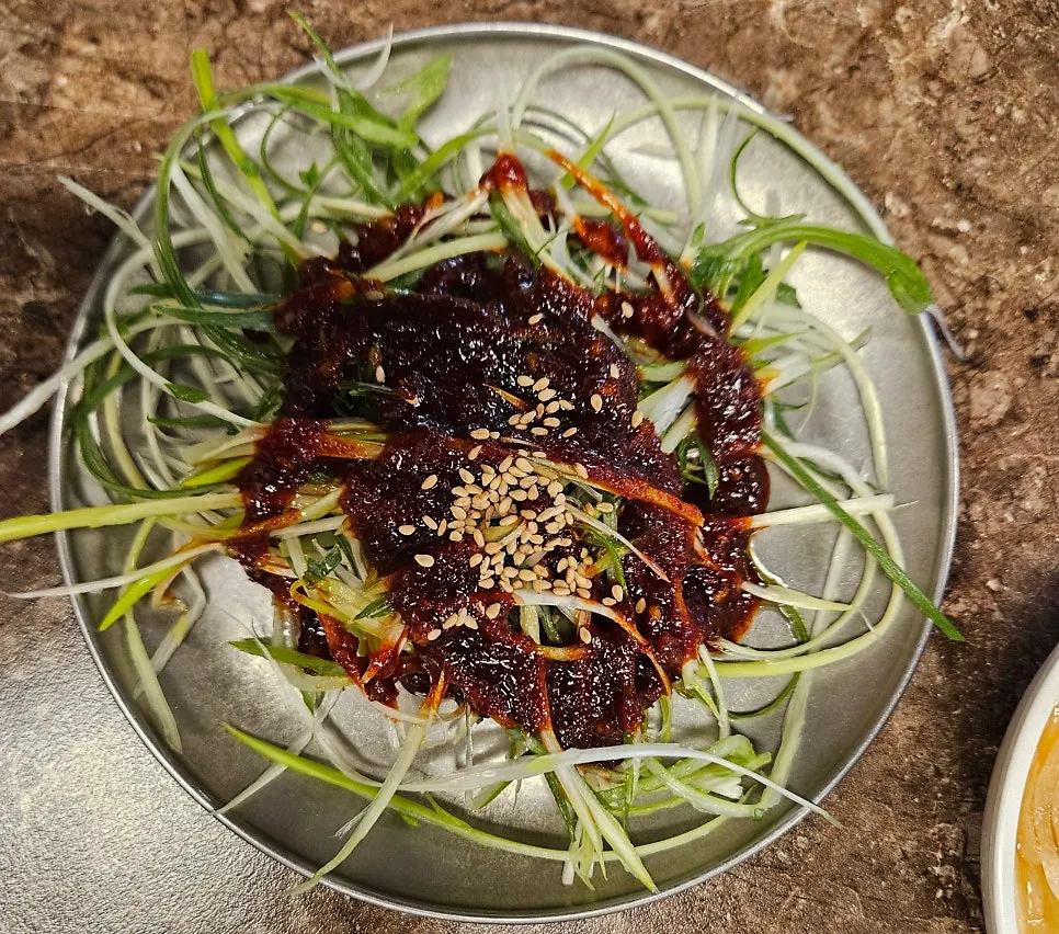 난축맛돈 기본 반찬 구성 이미지