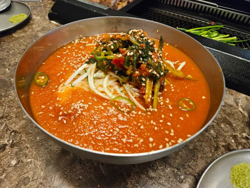 흑돼지와 함께 주문한 열무국수 이미지