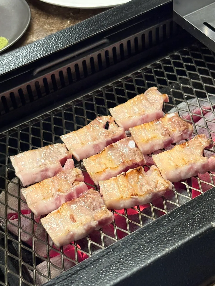Introduction to grilled black pork at Pork80 Jeju Airport Branch