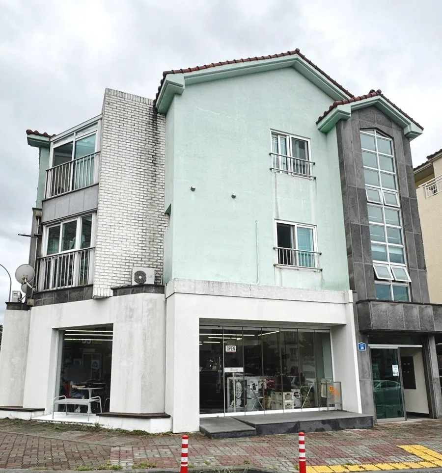 Gluttony Coffee location and parking information