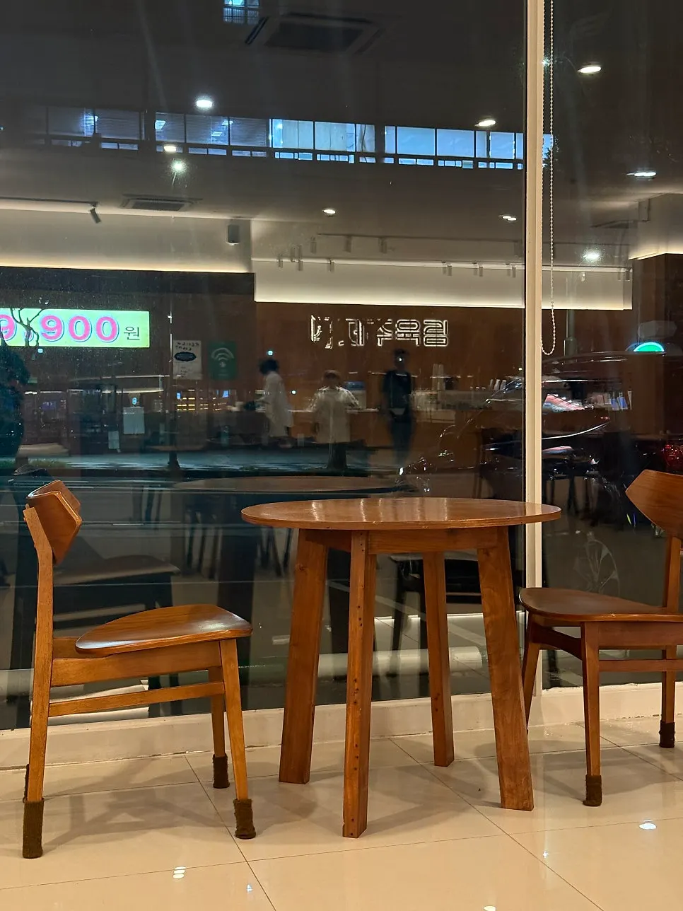 단체 모임 가능한 6인석 좌석
