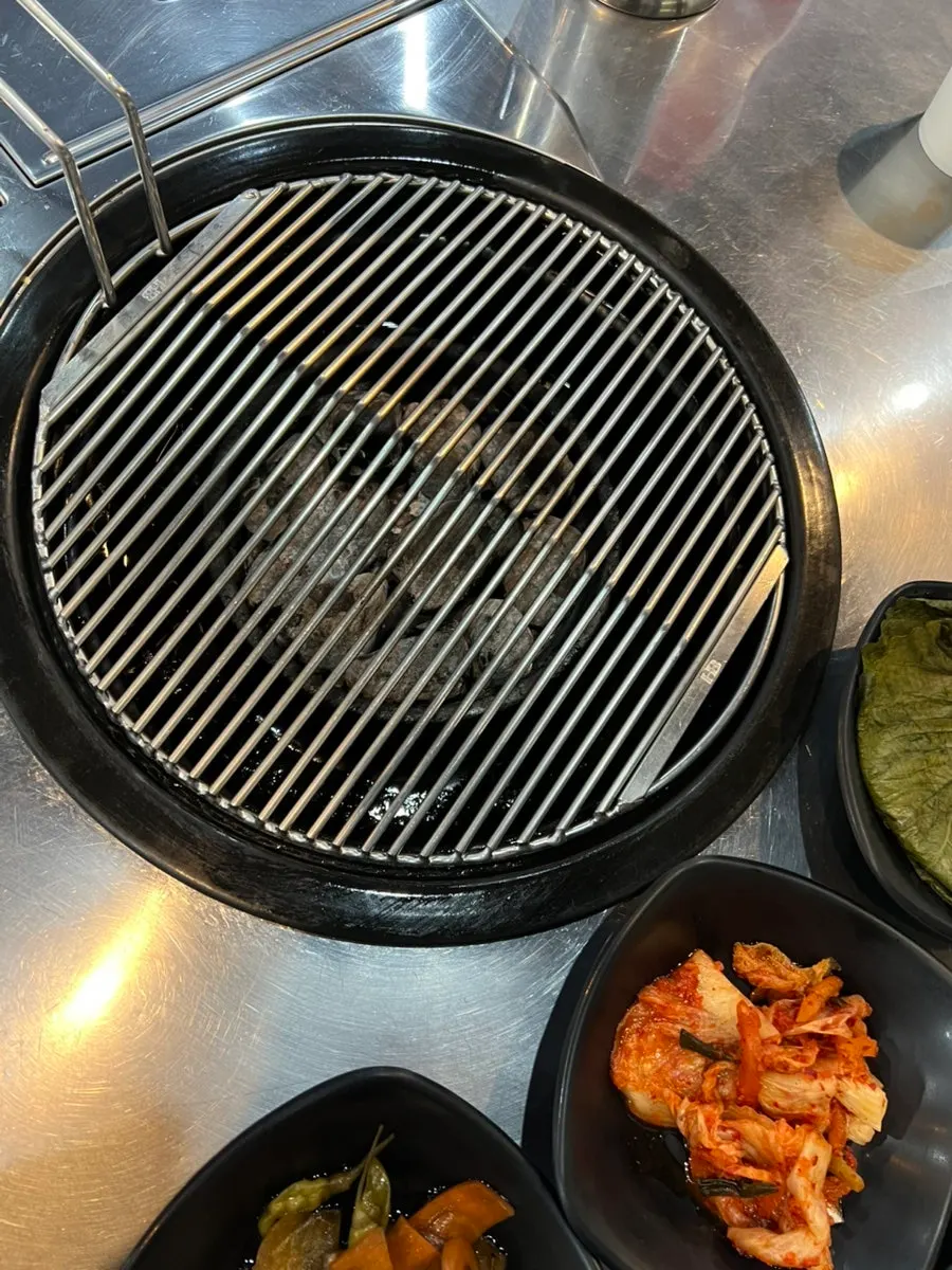 맥반석이 들어간 테이블 불판