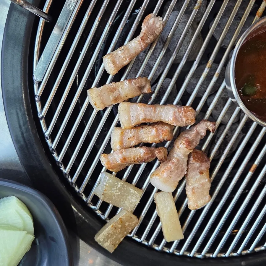 Pork belly grilled separately with the skin