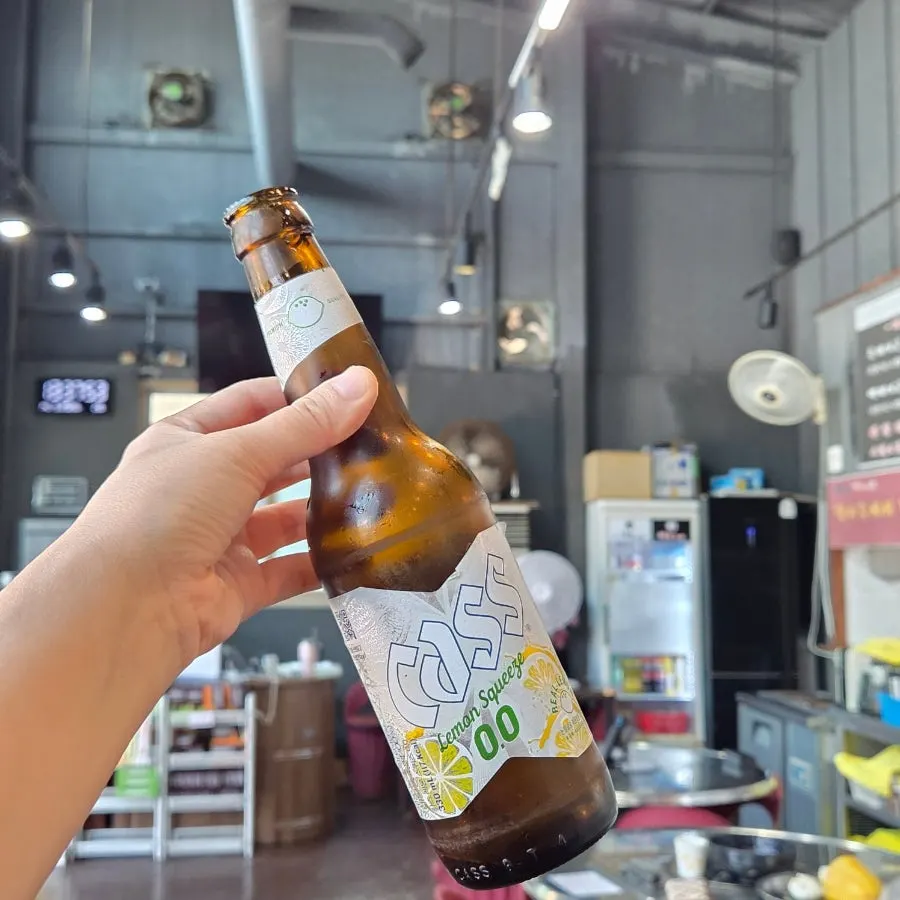 Non-alcoholic lemon-flavored beer included in the set