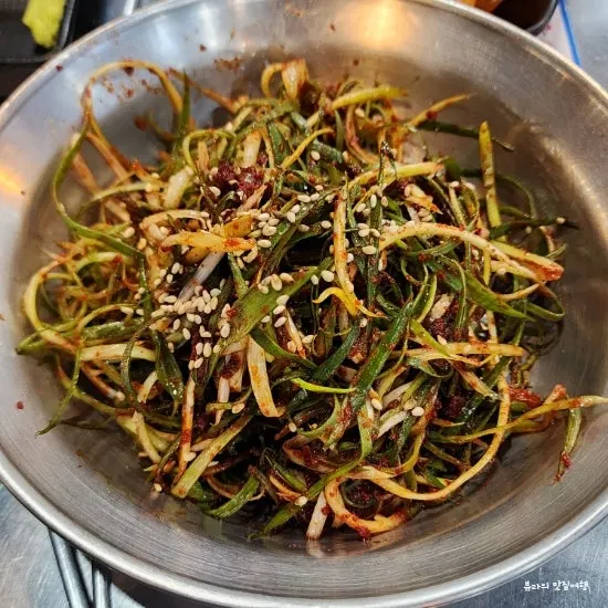 Lettuce and wrap vegetables side dish at Heukdonsibaekdonmyeon