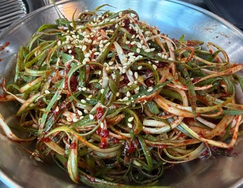 Basic side dish spread at Heukdonsibaekdonmyeon