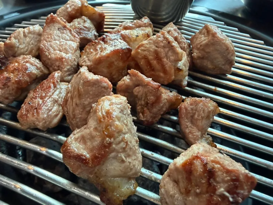 Pre-grilled black pork neck meat