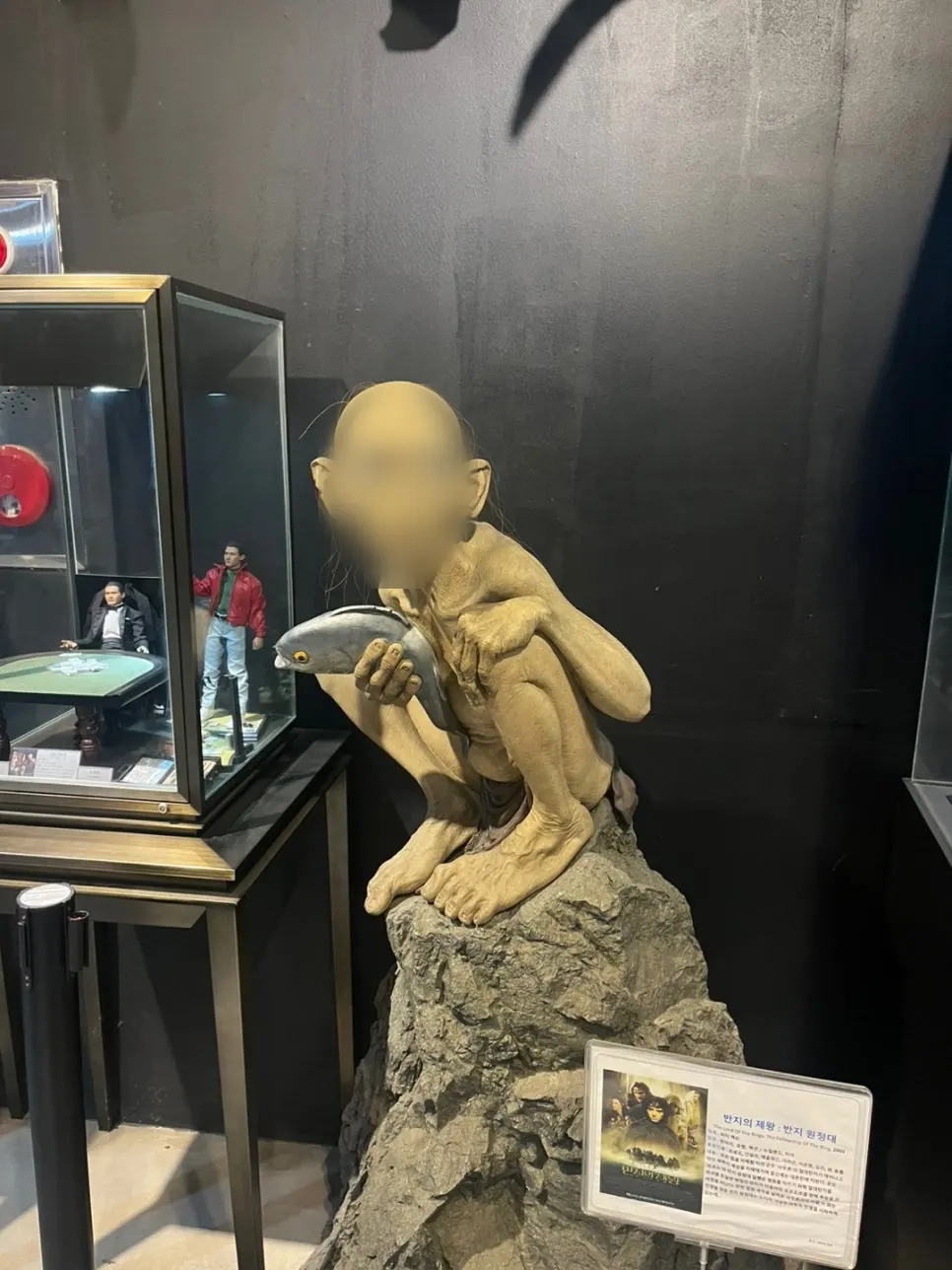 피규어뮤지엄제주 1층 전시 진열장