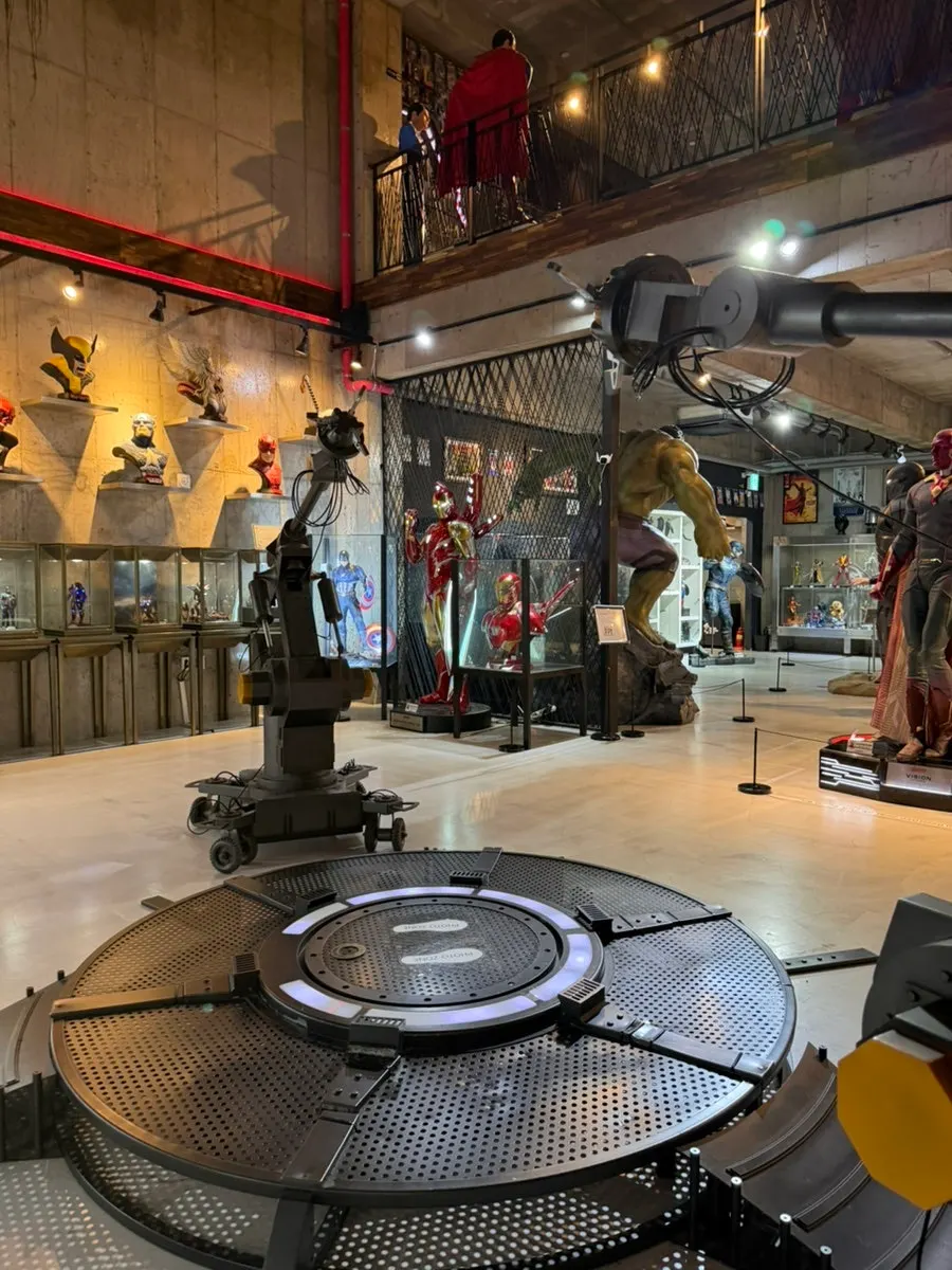 Gauntlet-wearing experience photo zone