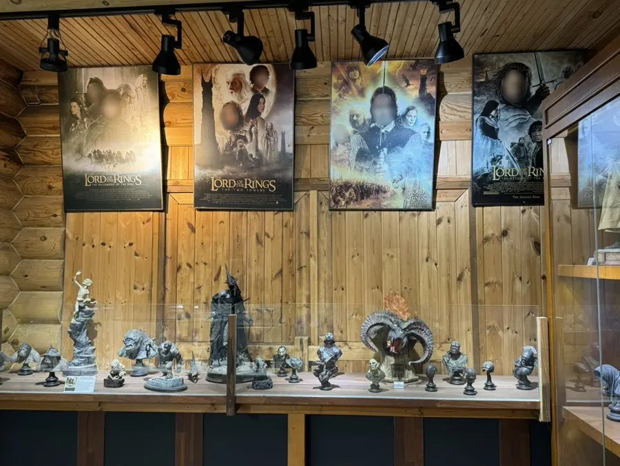 Final outdoor exhibit section of the viewing course