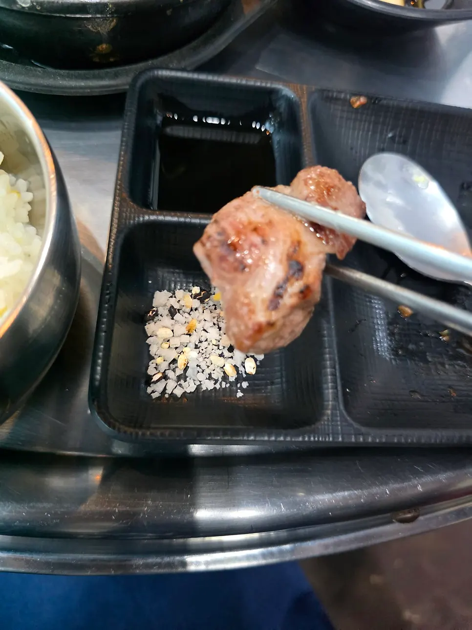 Pre-grilled black pork neck cut