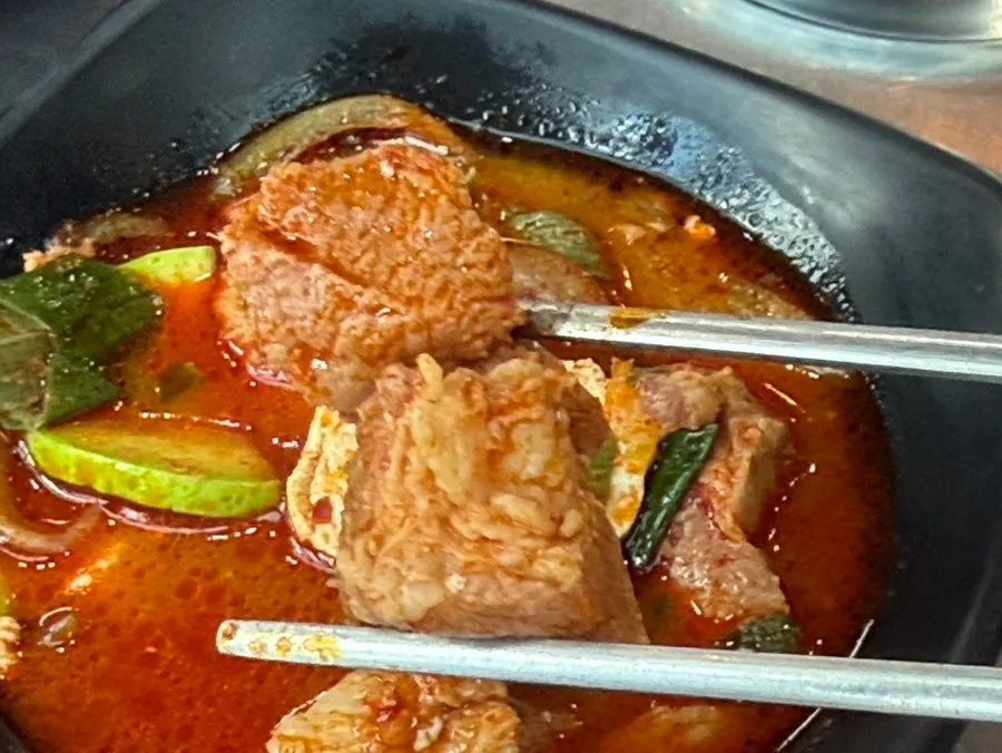 Pork stew and rice included in the set