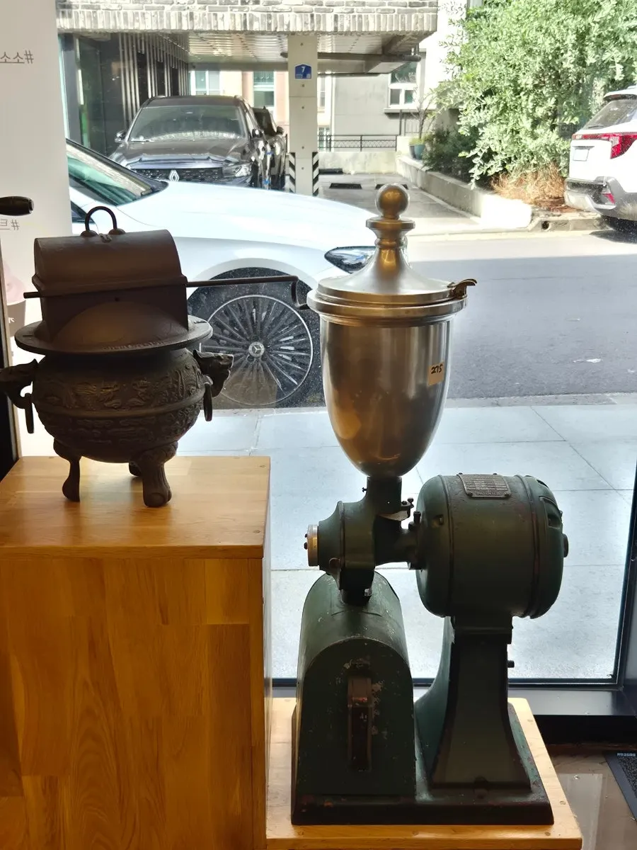 Vertical photo of the Gasangsun Coffee café