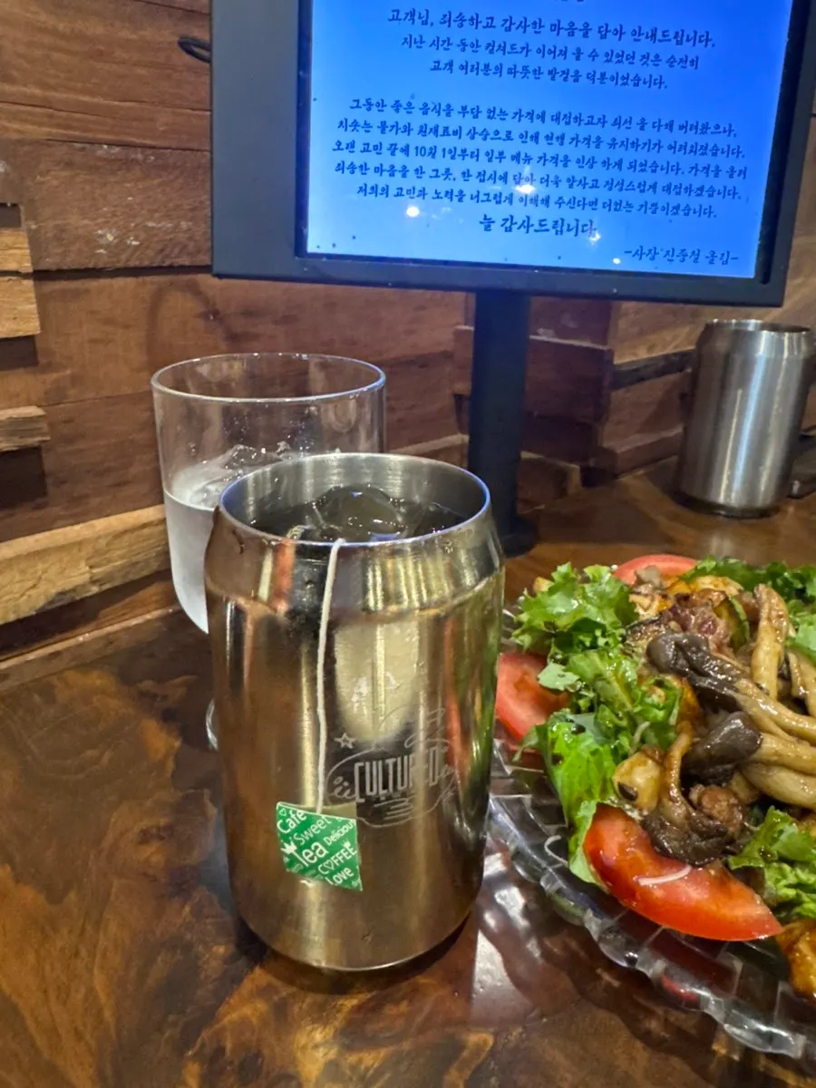 페스츄리 피자 한 조각과 치즈