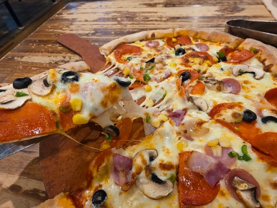 Cultured combination pizza