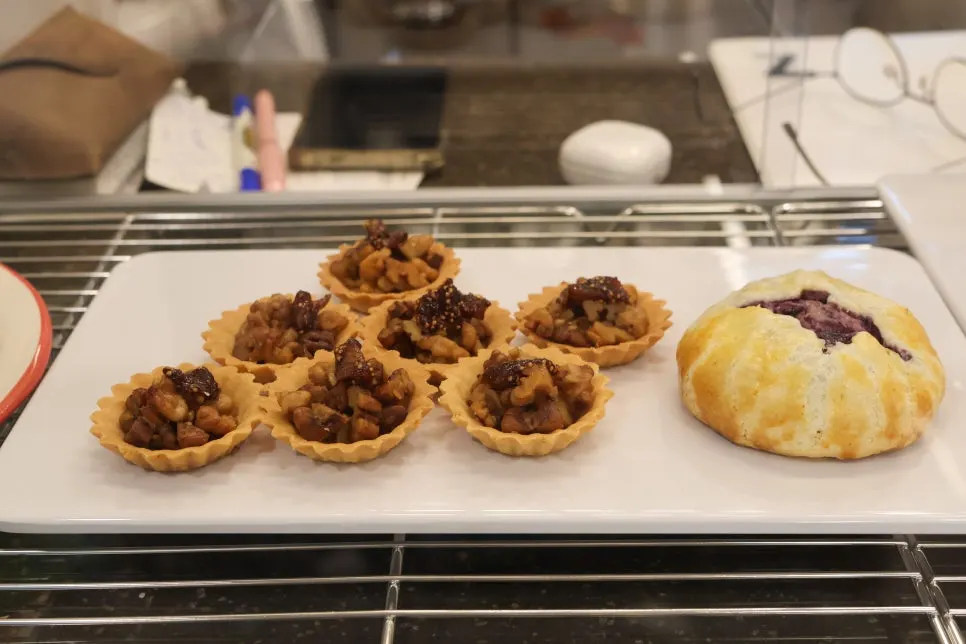 Dessert showcase display