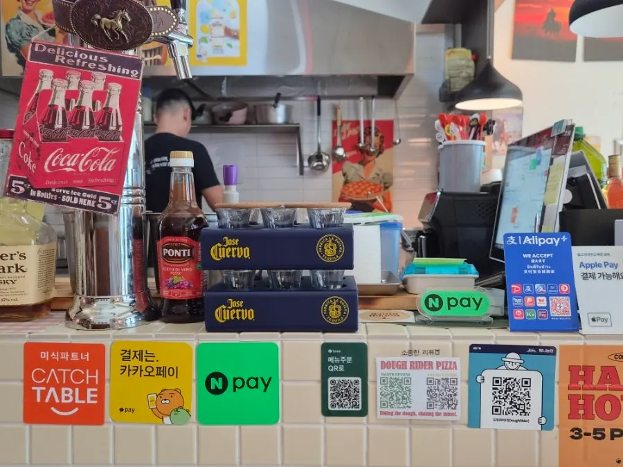 Self-service station with tableware and sauces