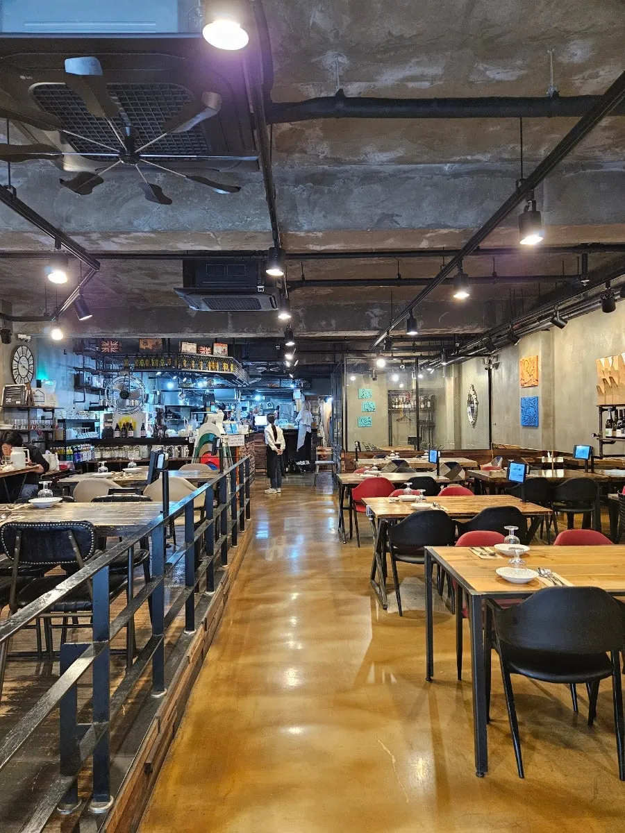 Exterior of Cultured in front of Ara-dong Verache