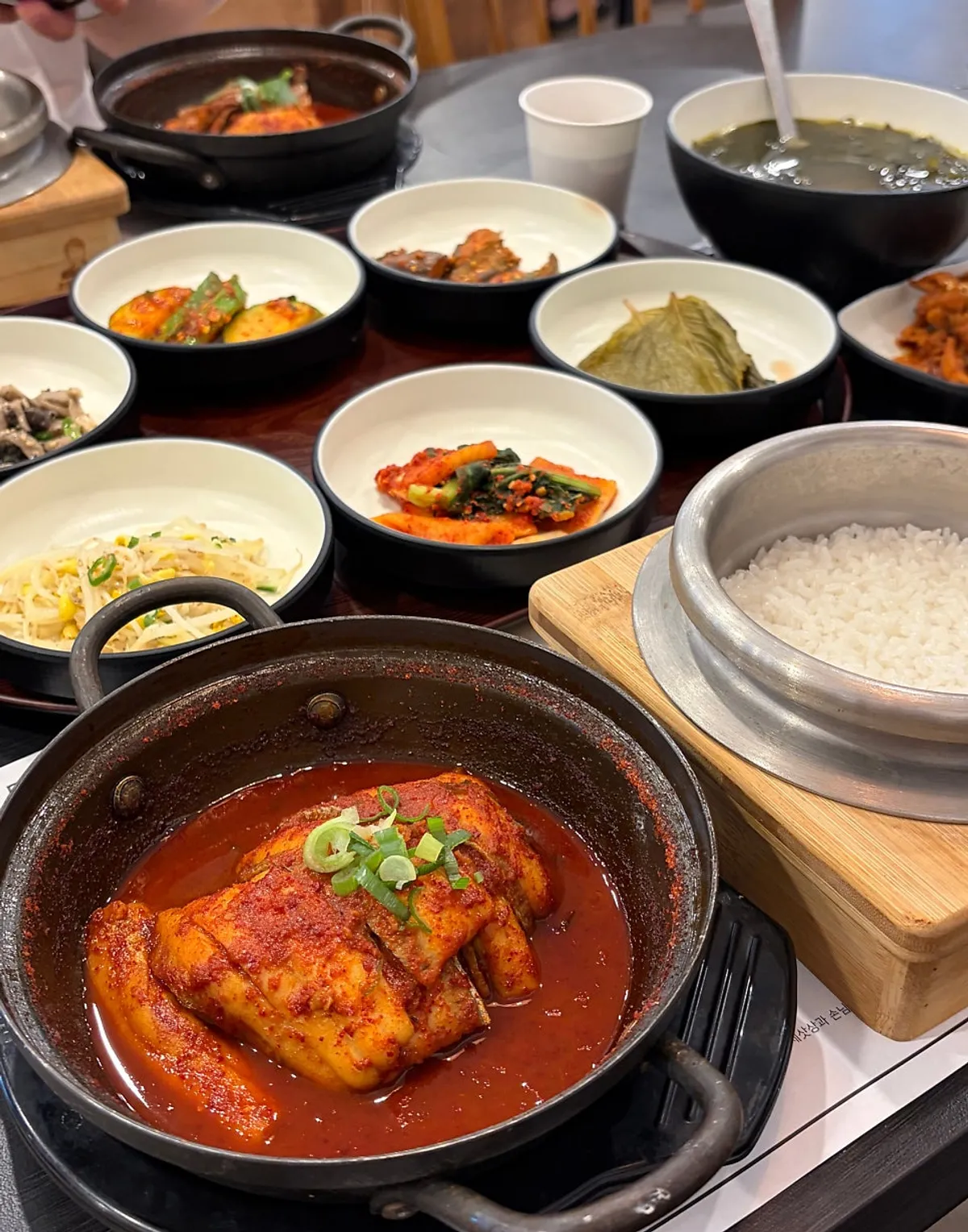 Main photo of the boneless braised hairtail spread at Jeju Badang in Cheongju