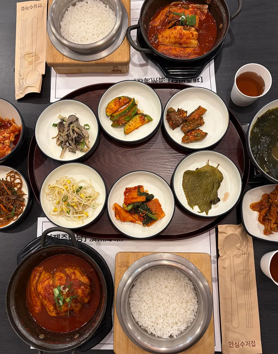 The lunch special braised hairtail pot rice set for two