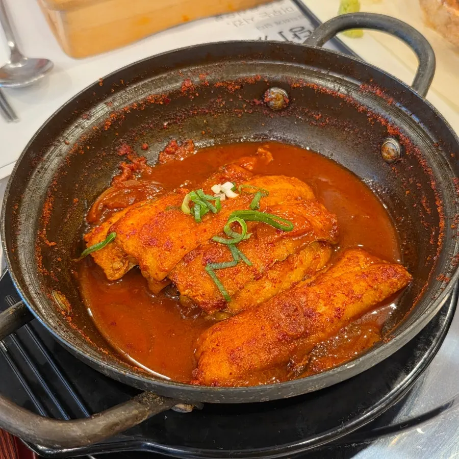순살갈치조림과 흑옥돔구이 한 상 차림