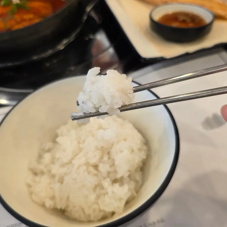 솥에 물을 부어 만든 누룽지숭늉