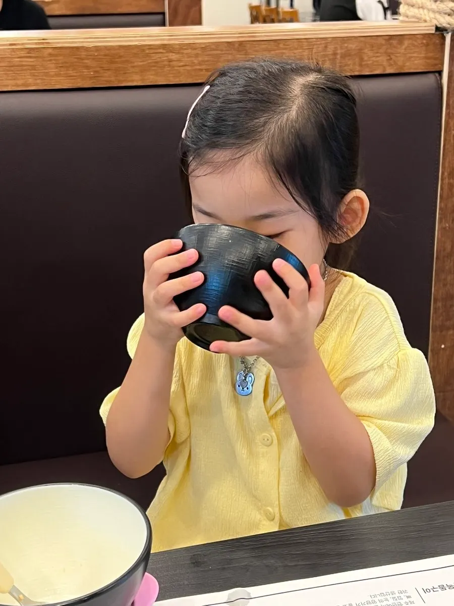 나물과 장아찌로 구성된 제주바당 기본찬