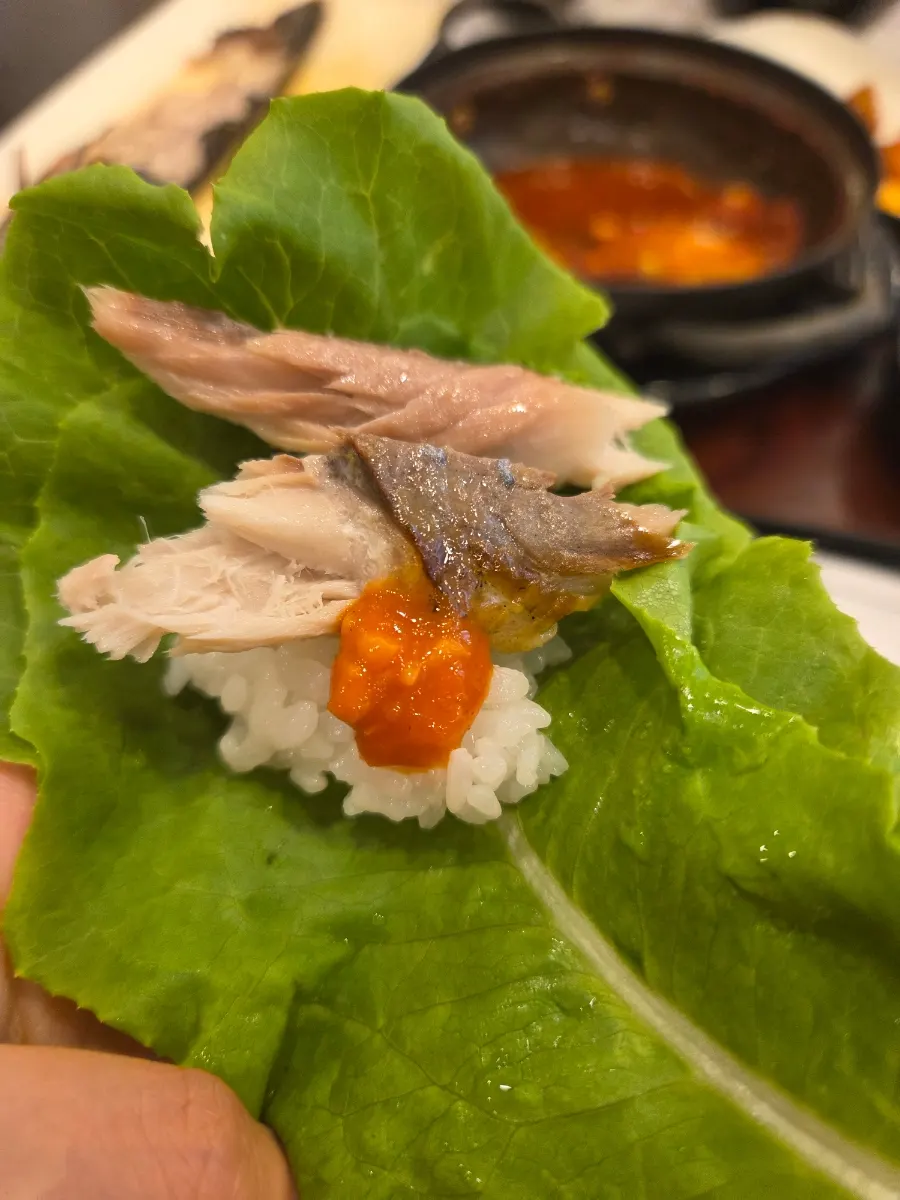 살을 발라낸 고등어구이 속살