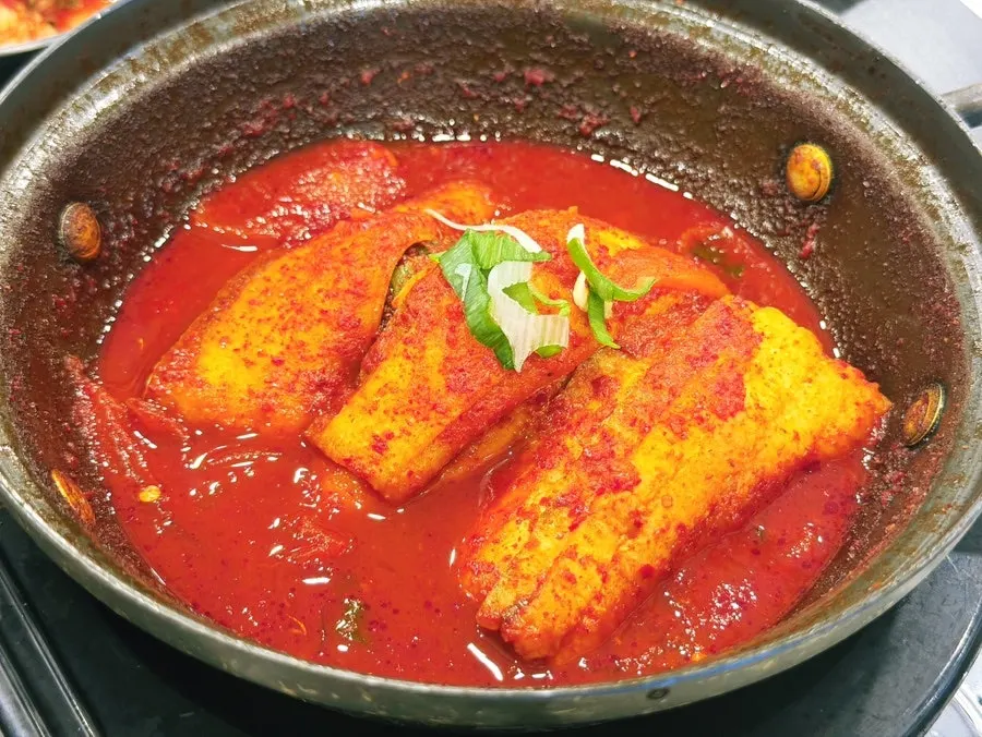 자작하게 끓여 나온 제주순살갈치조림