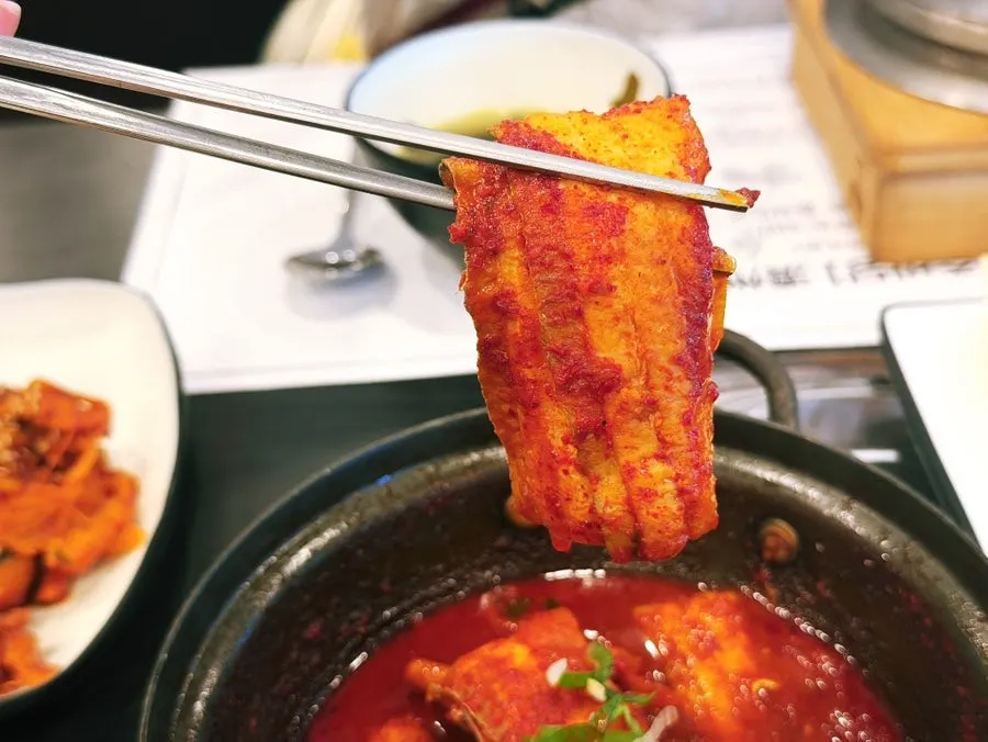 양념이 배인 두툼한 순살 갈치 토막