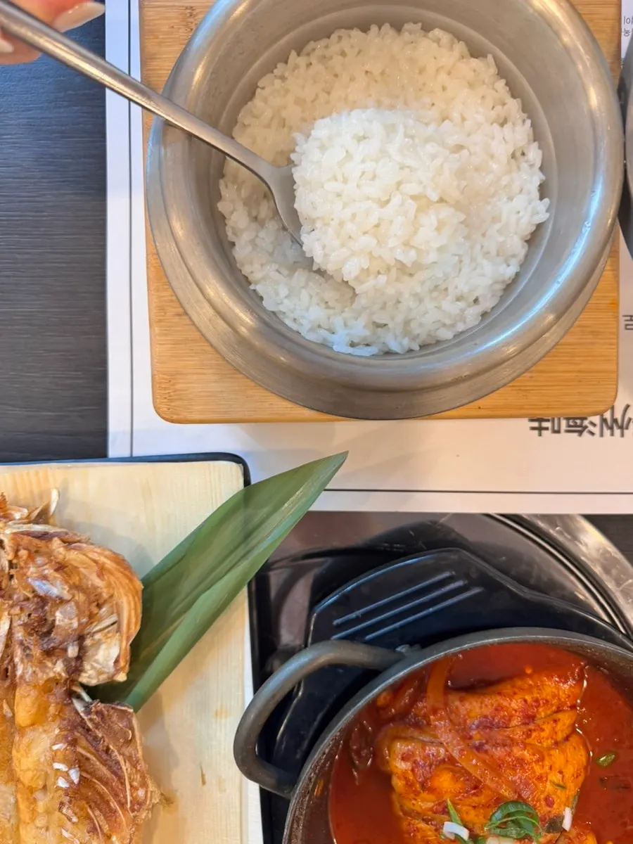 Braised hairtail served with pot rice