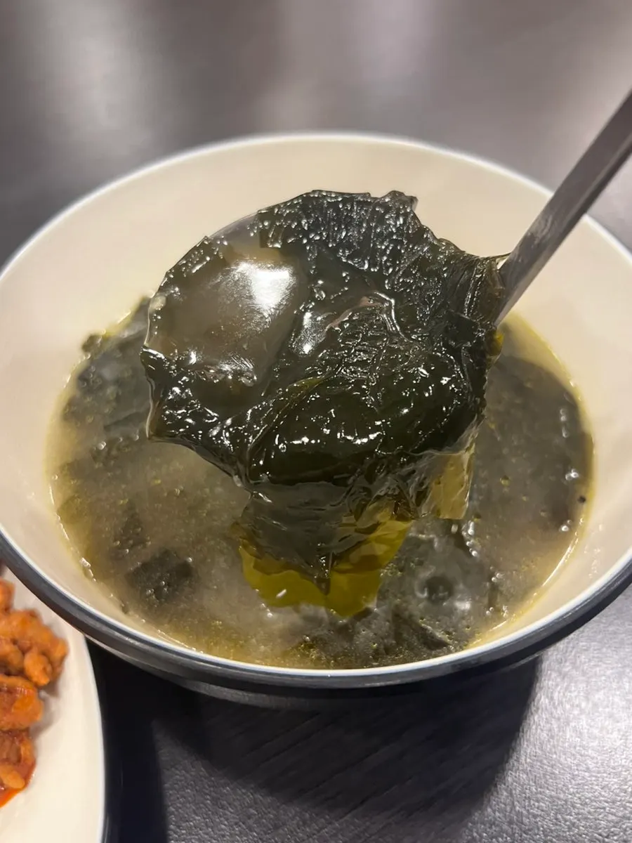 제주바당 기본 반찬 접시들