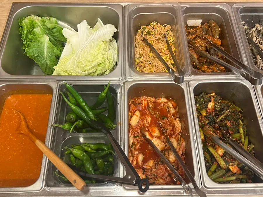 셀프바에서 가져온 치킨
