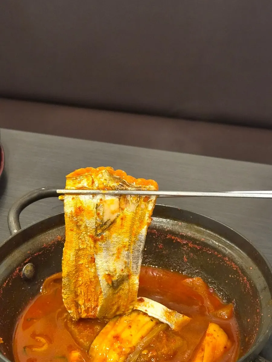 Close-up of the boneless hairtail stew sauce