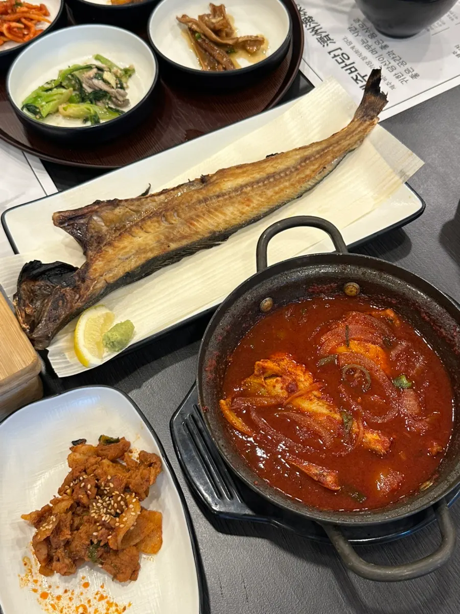 임연수 반상과 고등어 조림을 함께 차린 상