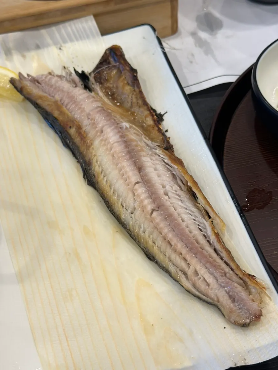 노릇하게 구워진 임연수 반마리 구이