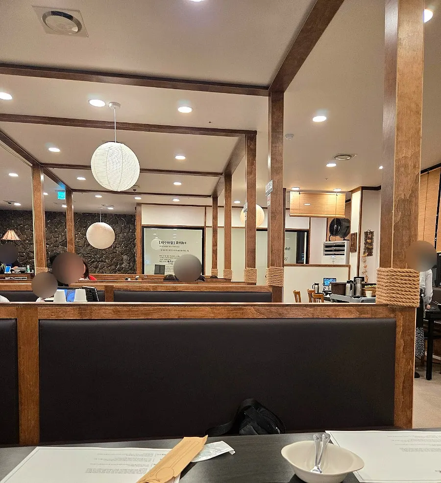 셀프바 가까운 제주바당 테이블 자리