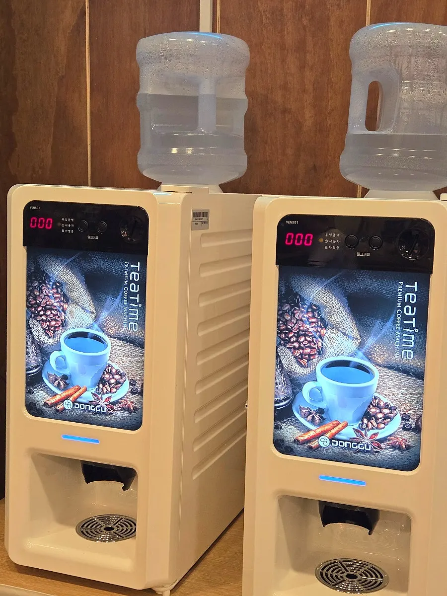 샐러드바 커피 머신 코너