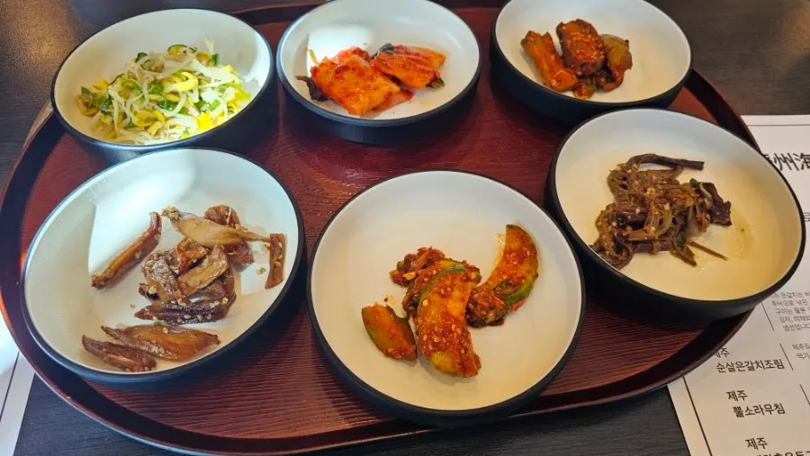 Jeju Badang's basic homestyle side dishes including namul and stir-fried mushrooms
