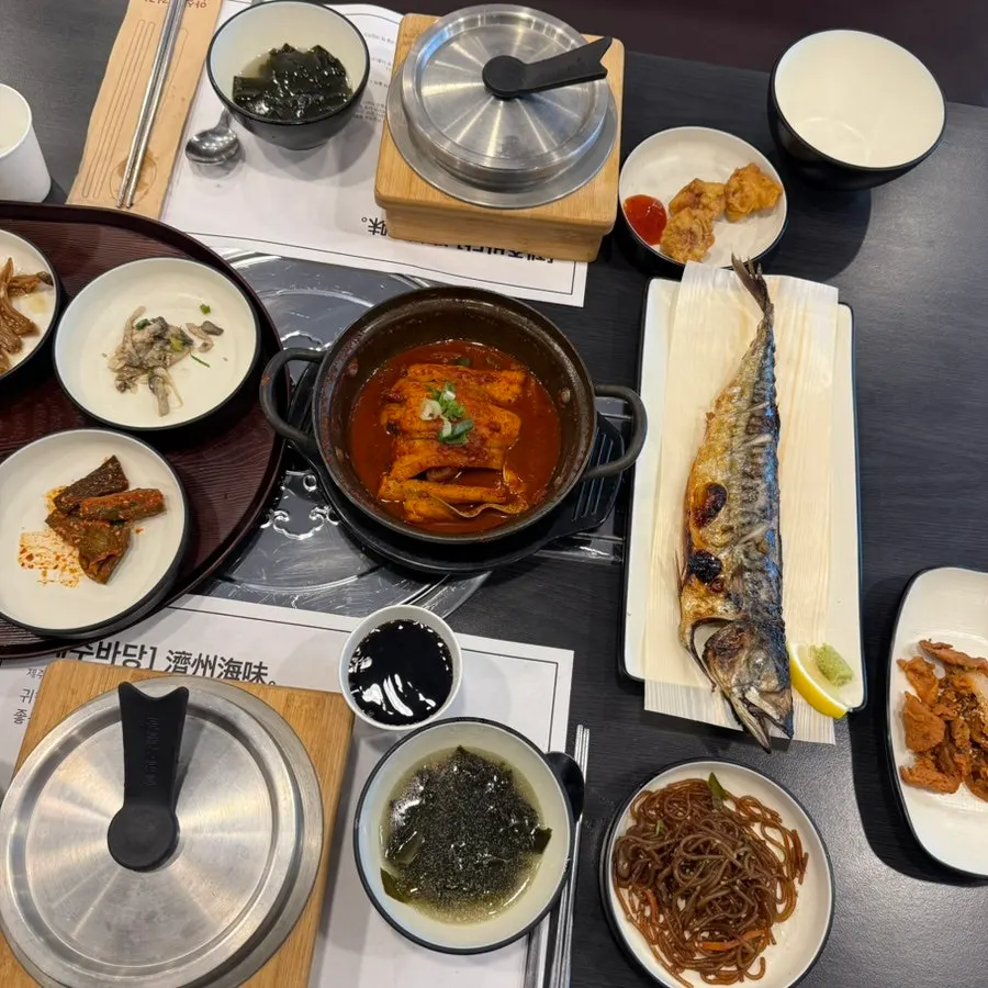 Lunch special fish set with pot rice
