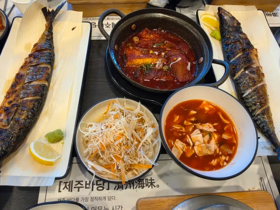 Braised mackerel with radish in red seasoning sauce