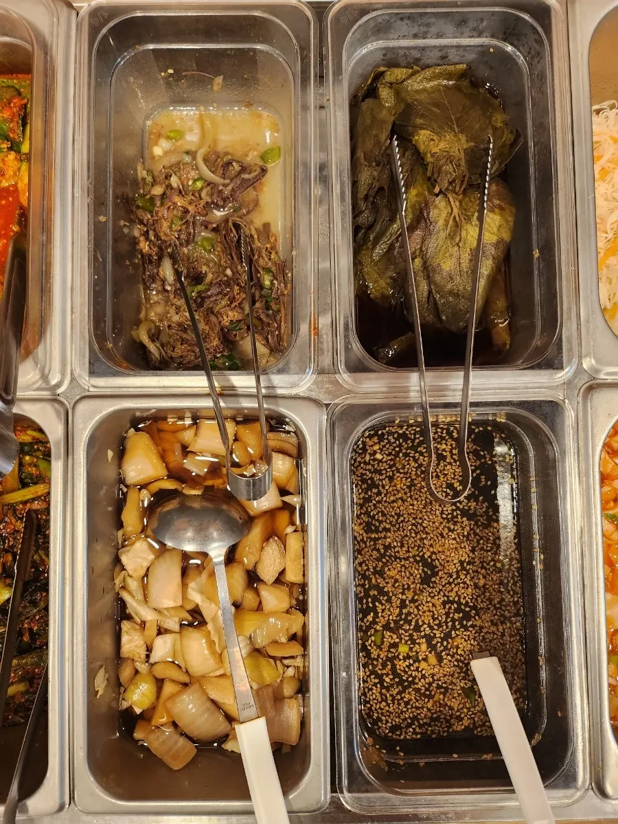 Food display at Jeju Badang's self-serve bar