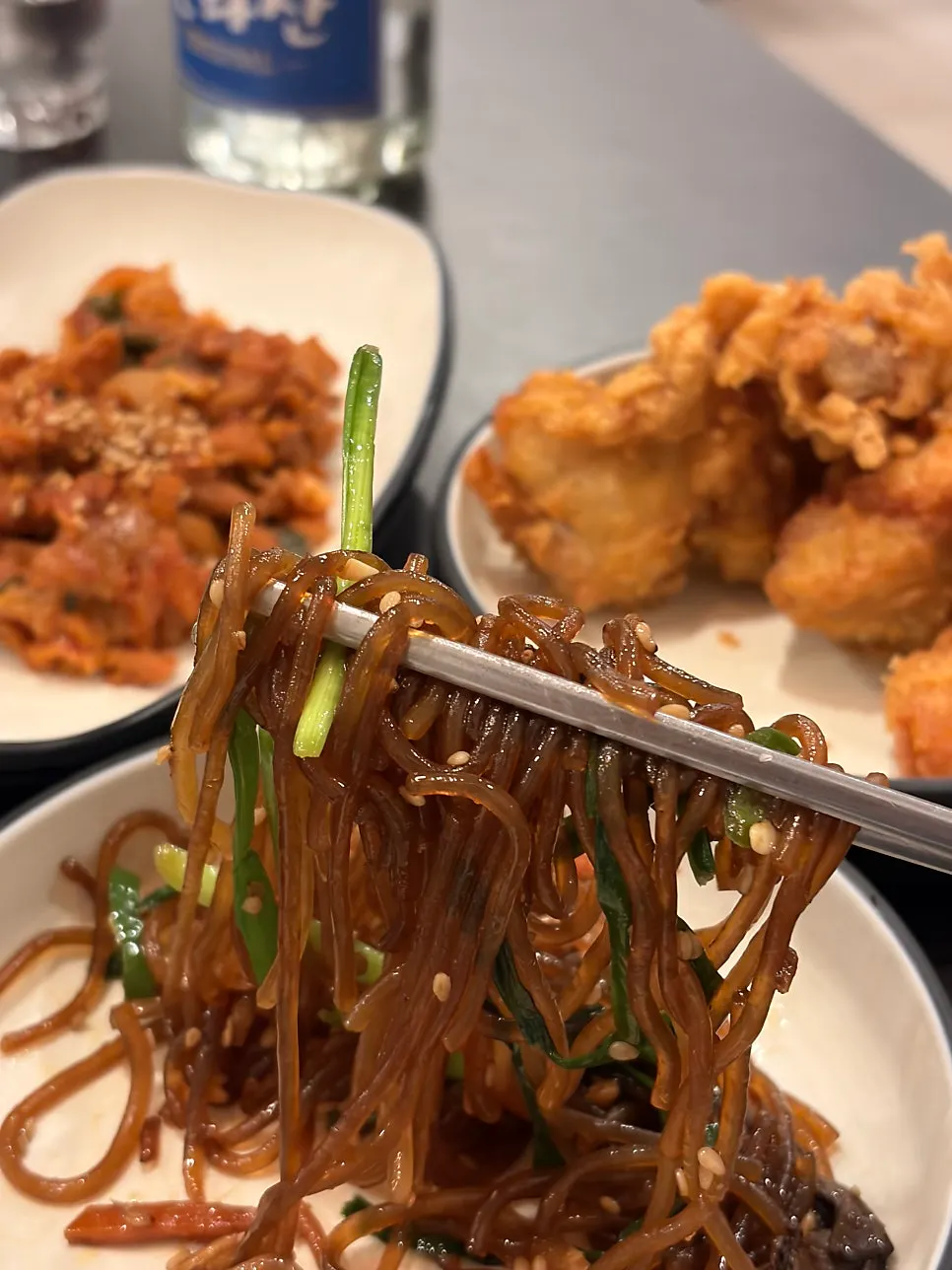 셀프바 치킨과 제육볶음